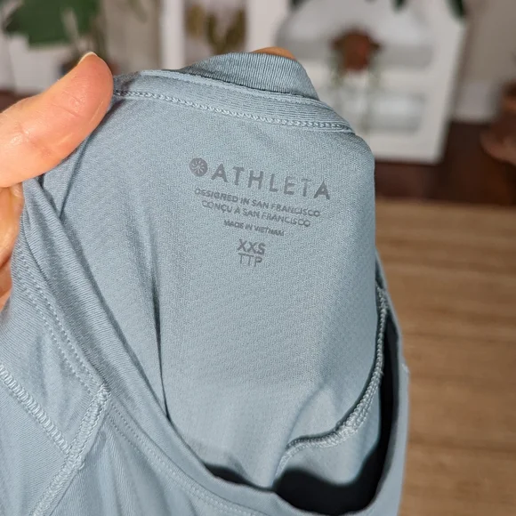 🚫 Clothing Swapped - Athleta Momentum Seamless Tee - Picture 8 of 9